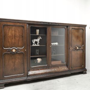 zabytkowa biblioteka z lat 40 tych xxw. po profesjonalnej renowacji.