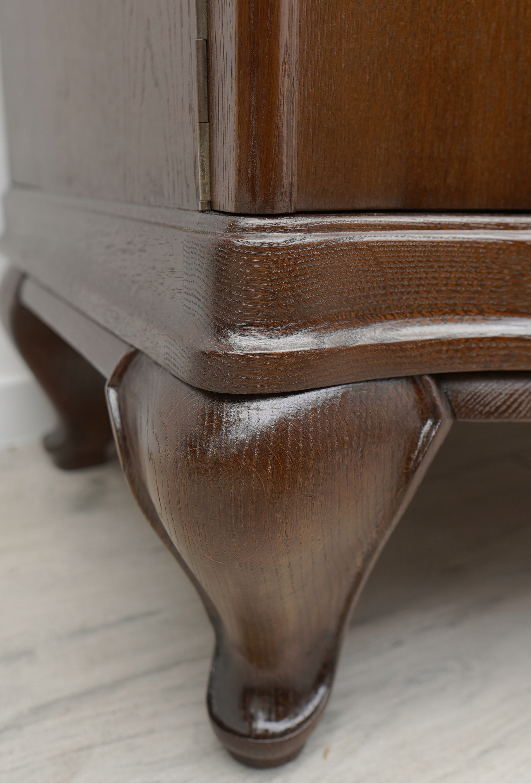 zabytkowa komoda z lat 20 tych w stylu secesyjnym. po renowacji. zabytkowa komoda z lat 20 tych w stylu secesyjnym. po renowacji.