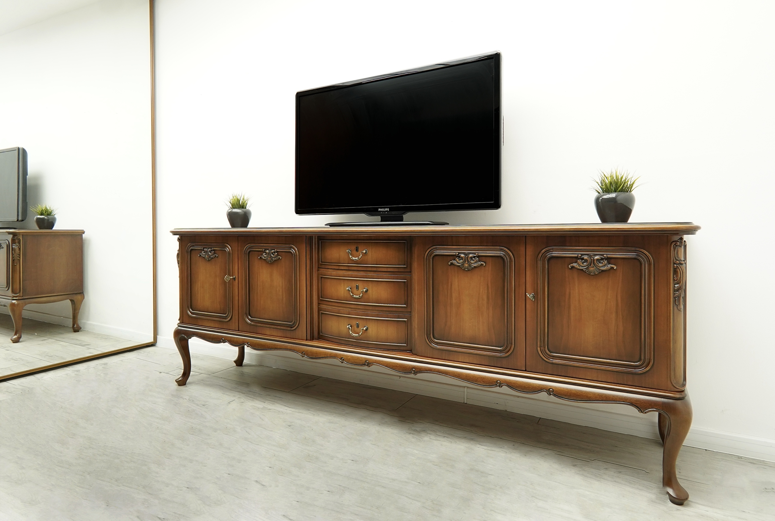 stylowa komoda ludwik. po renowacji. stylowa komoda ludwik. po renowacji.