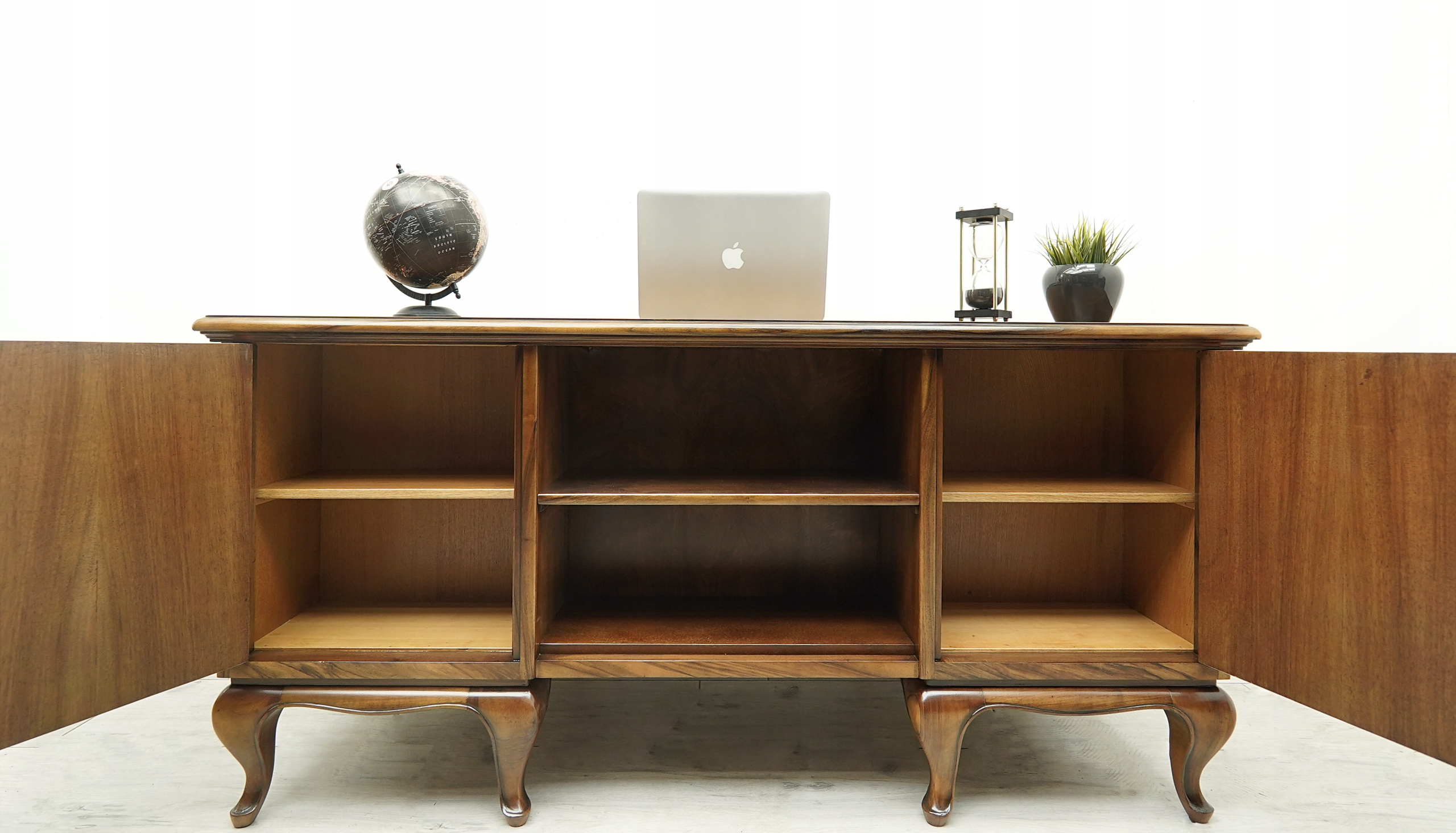 dwustronne biurko chippendale z lat 40 tych. po renowacji. dwustronne biurko chippendale z lat 40 tych. po renowacji.