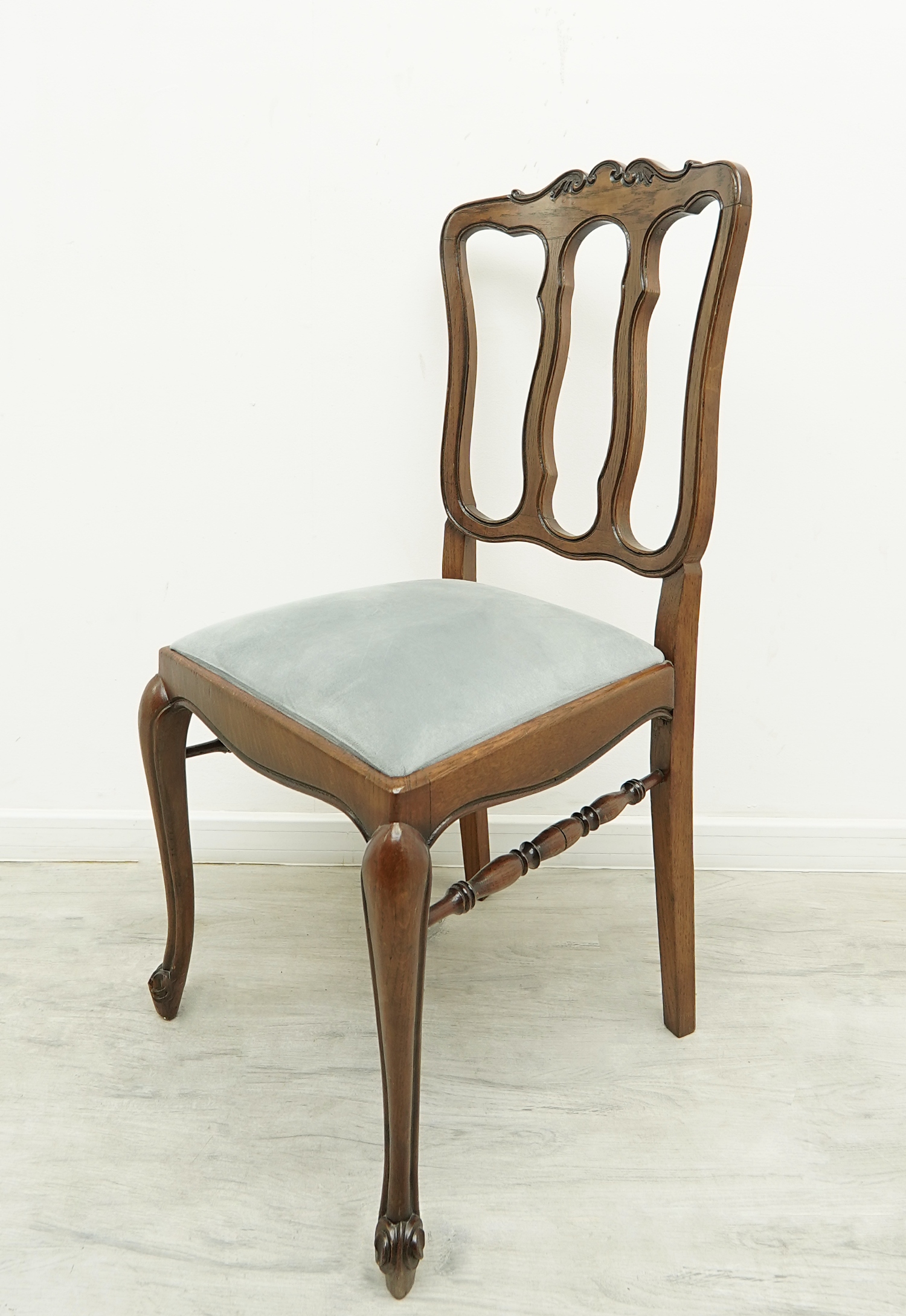 dwustronne biurko chippendale z lat 40 tych. po renowacji. dwustronne biurko chippendale z lat 40 tych. po renowacji.