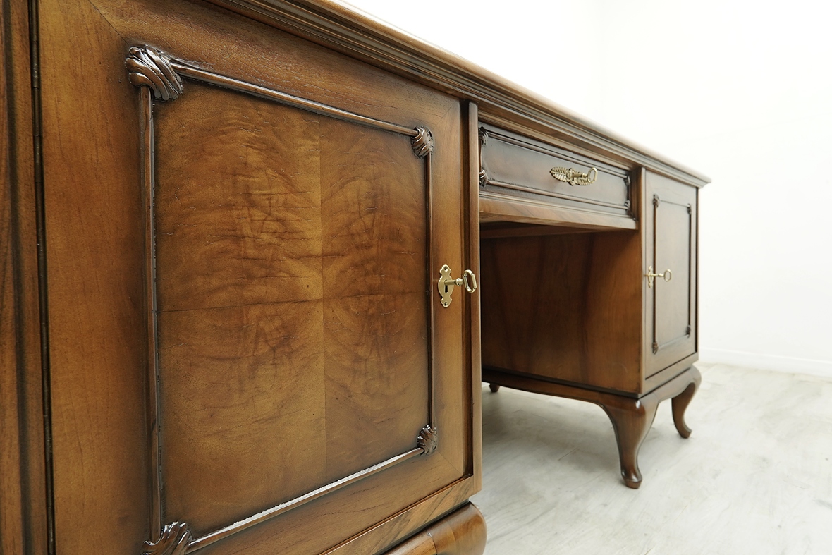 dwustronne biurko chippendale z lat 40 tych. po renowacji. dwustronne biurko chippendale z lat 40 tych. po renowacji.