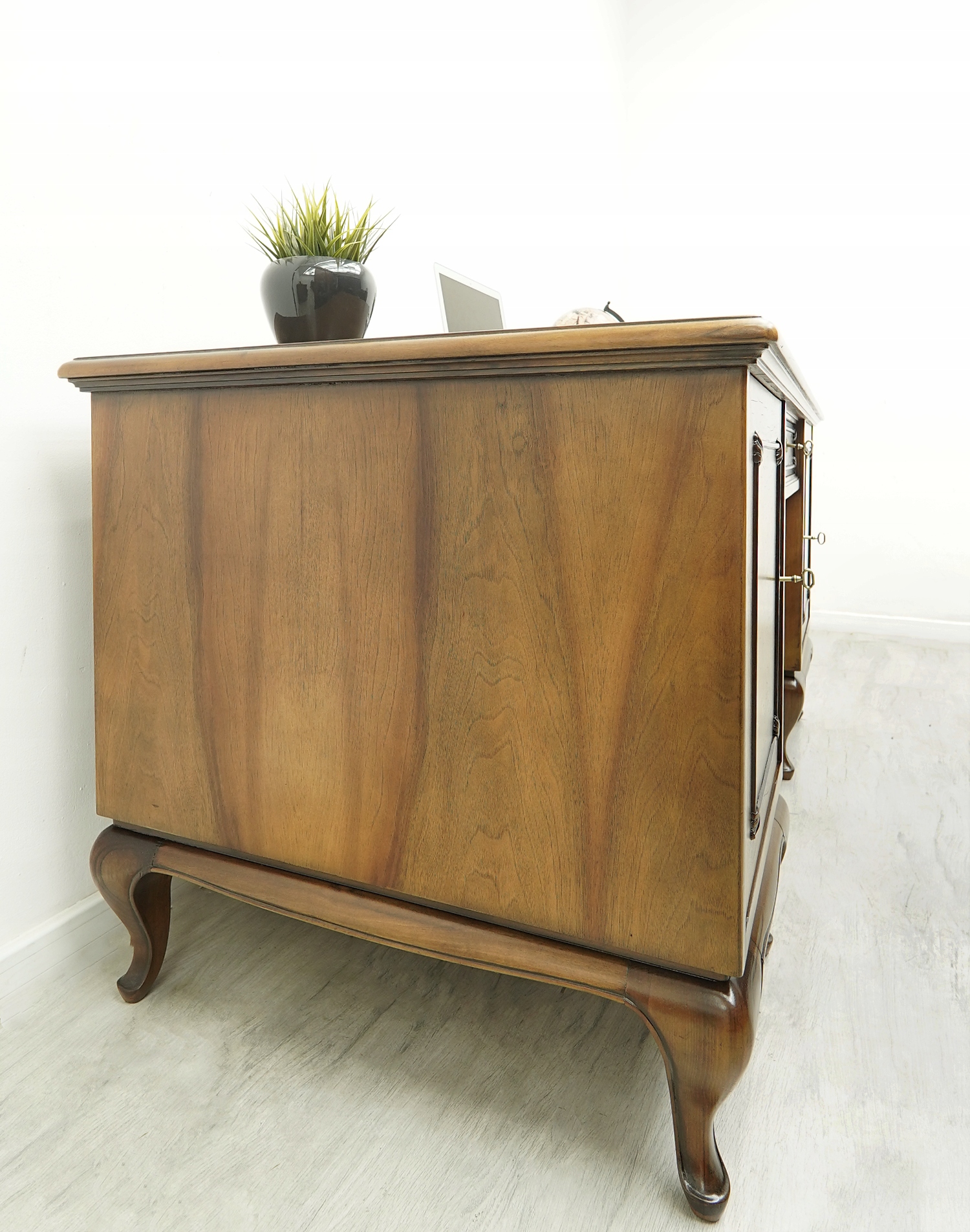 dwustronne biurko chippendale z lat 40 tych. po renowacji. dwustronne biurko chippendale z lat 40 tych. po renowacji.