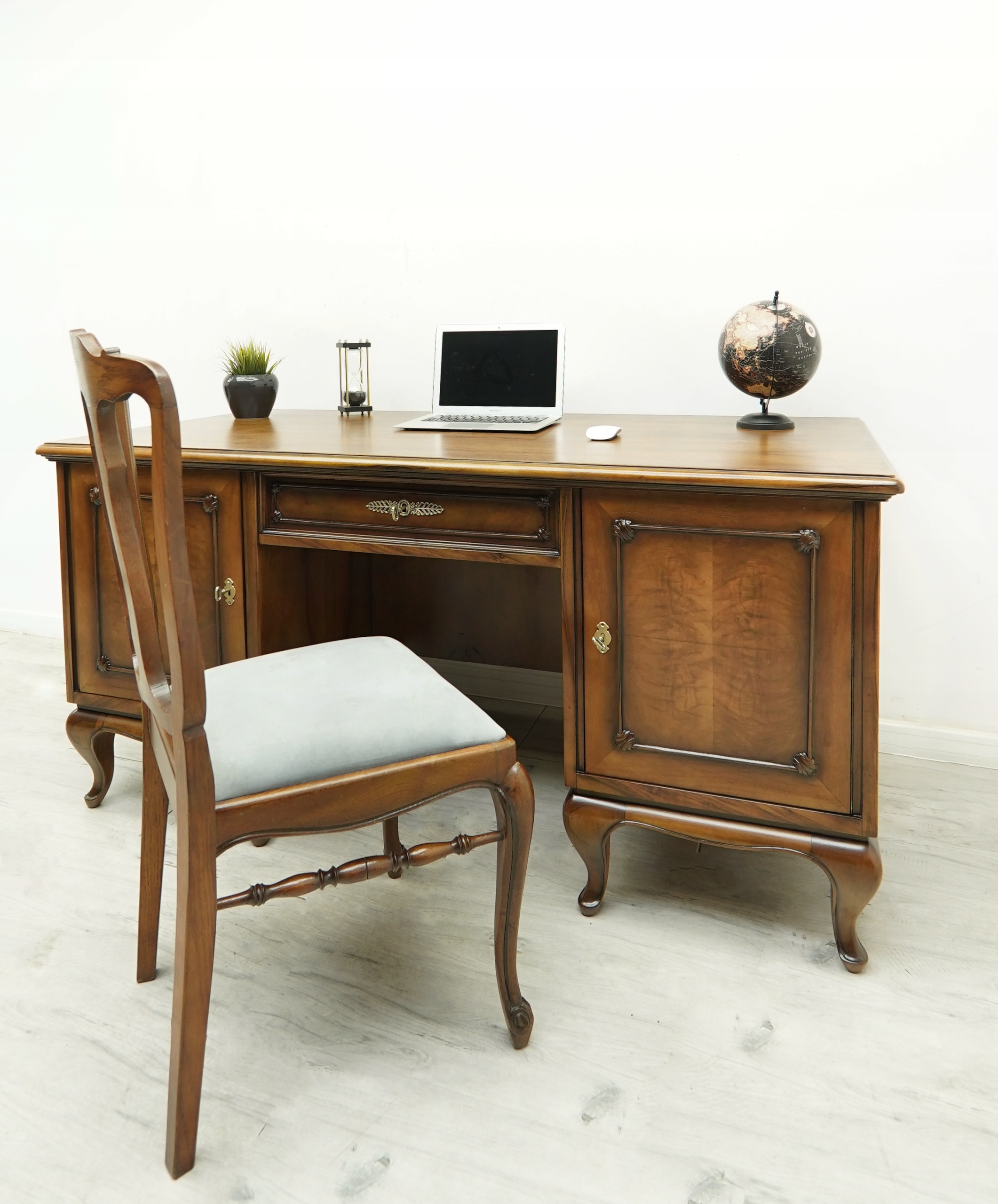 Dwustronne biurko chippendale z lat 40-tych. Po renowacji. 18358089832