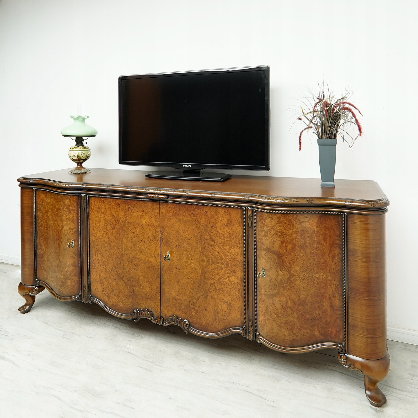 zabytkowa komoda chippendale z lat 40 tych. po renowacji. zabytkowa komoda chippendale z lat 40 tych. po renowacji.