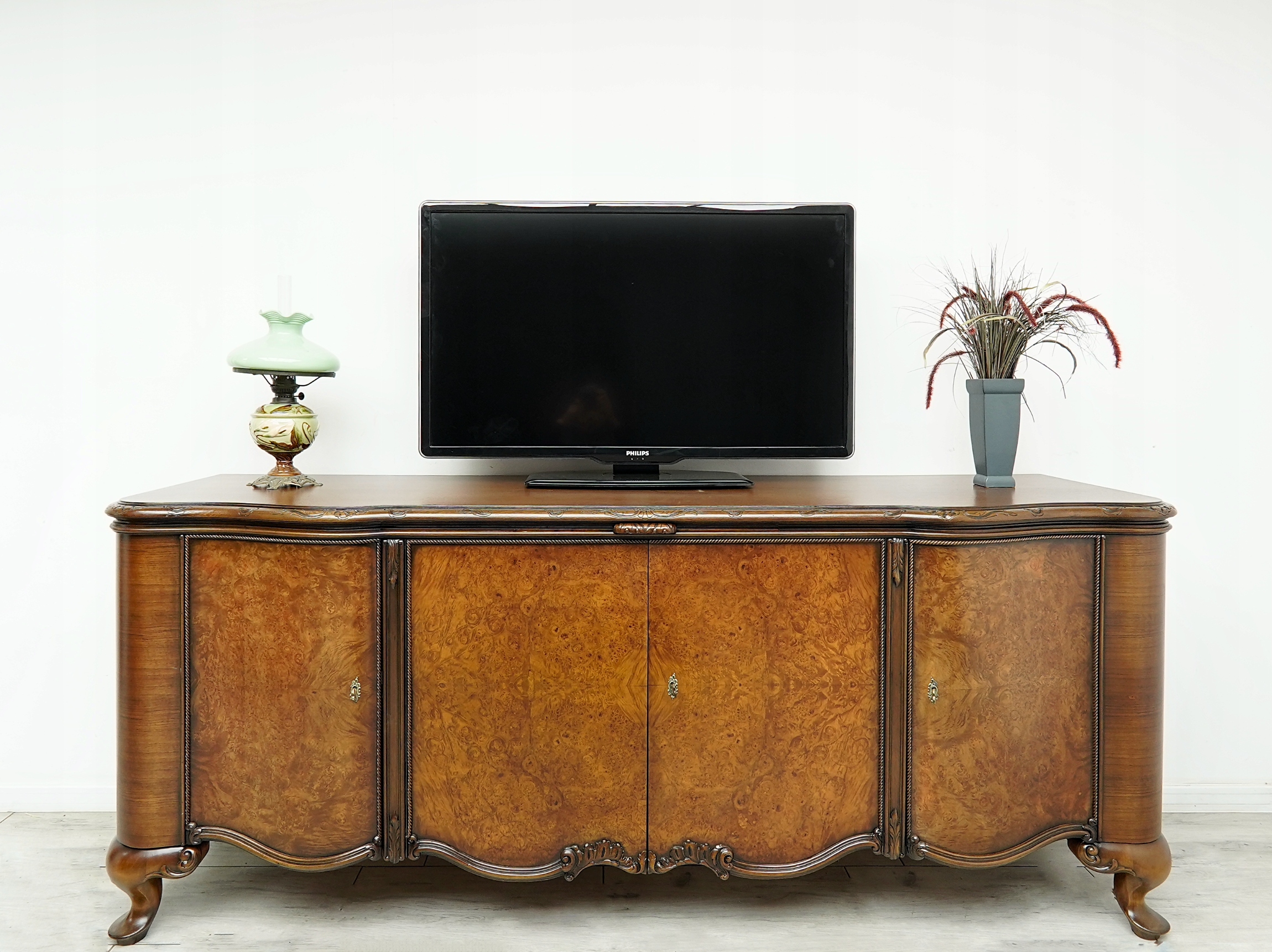 zabytkowa komoda chippendale z lat 40 tych. po renowacji. zabytkowa komoda chippendale z lat 40 tych. po renowacji.