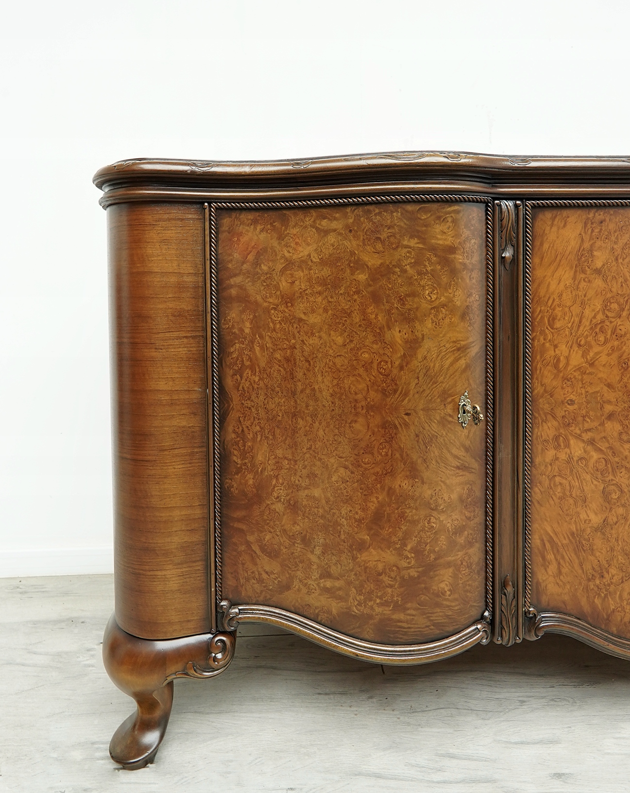 zabytkowa komoda chippendale z lat 40 tych. po renowacji. zabytkowa komoda chippendale z lat 40 tych. po renowacji.