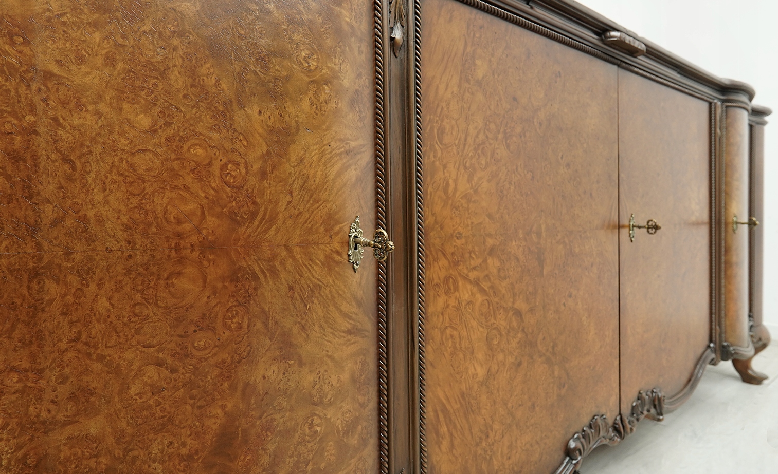 zabytkowa komoda chippendale z lat 40 tych. po renowacji. zabytkowa komoda chippendale z lat 40 tych. po renowacji.