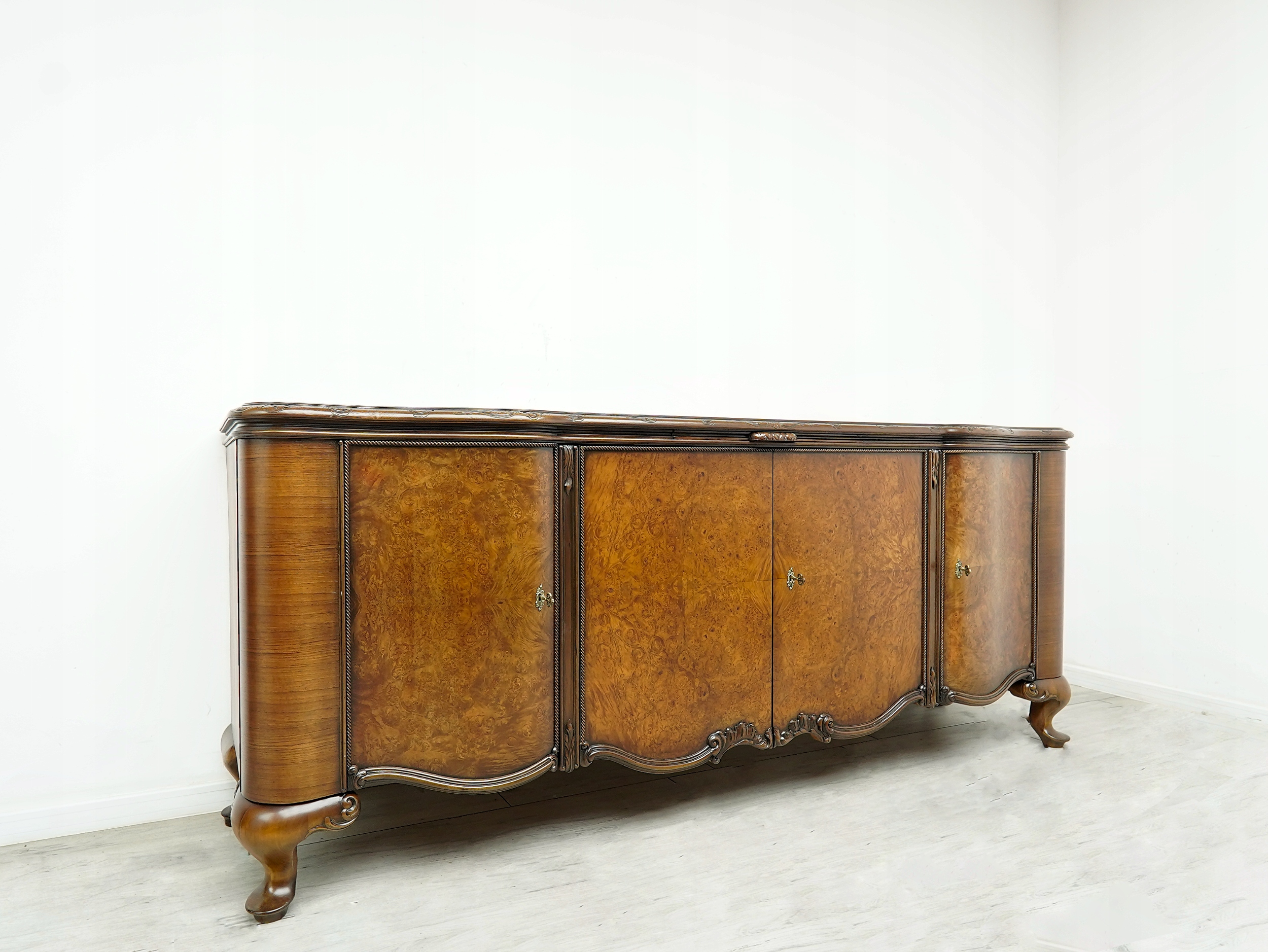 zabytkowa komoda chippendale z lat 40 tych. po renowacji. zabytkowa komoda chippendale z lat 40 tych. po renowacji.