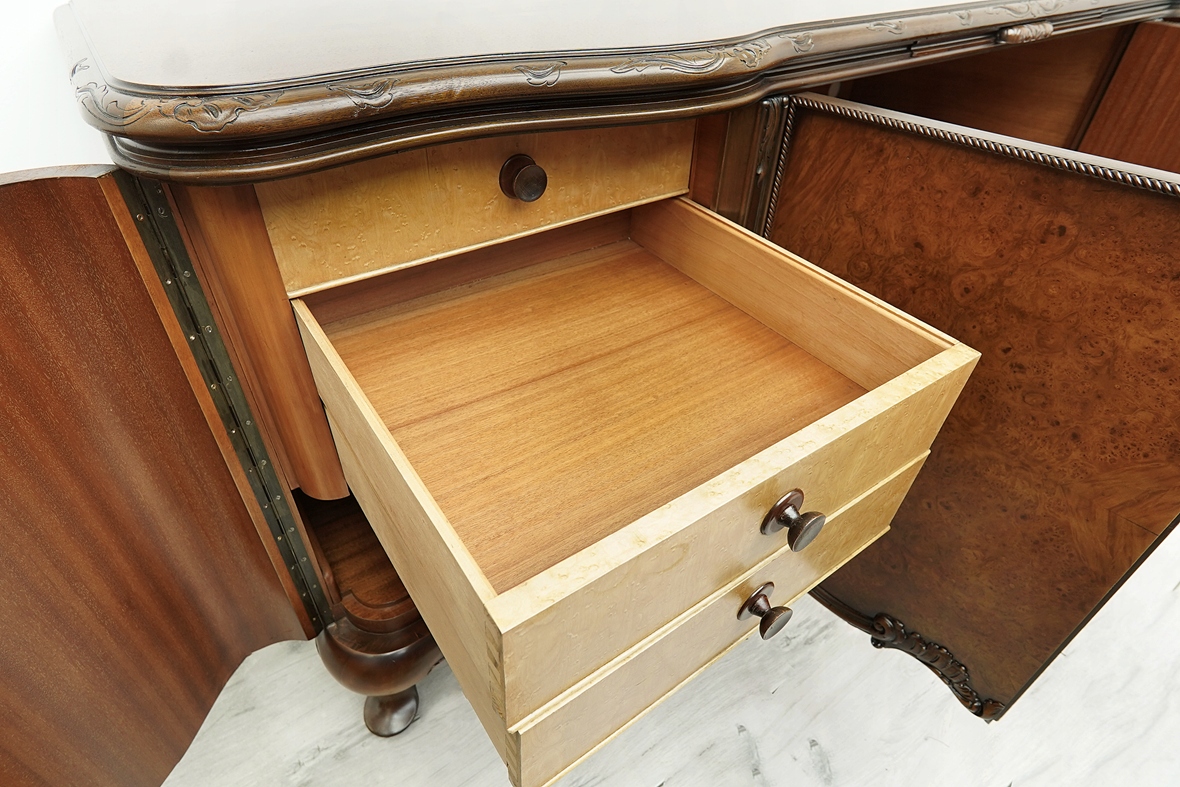 zabytkowa komoda chippendale z lat 40 tych. po renowacji. zabytkowa komoda chippendale z lat 40 tych. po renowacji.
