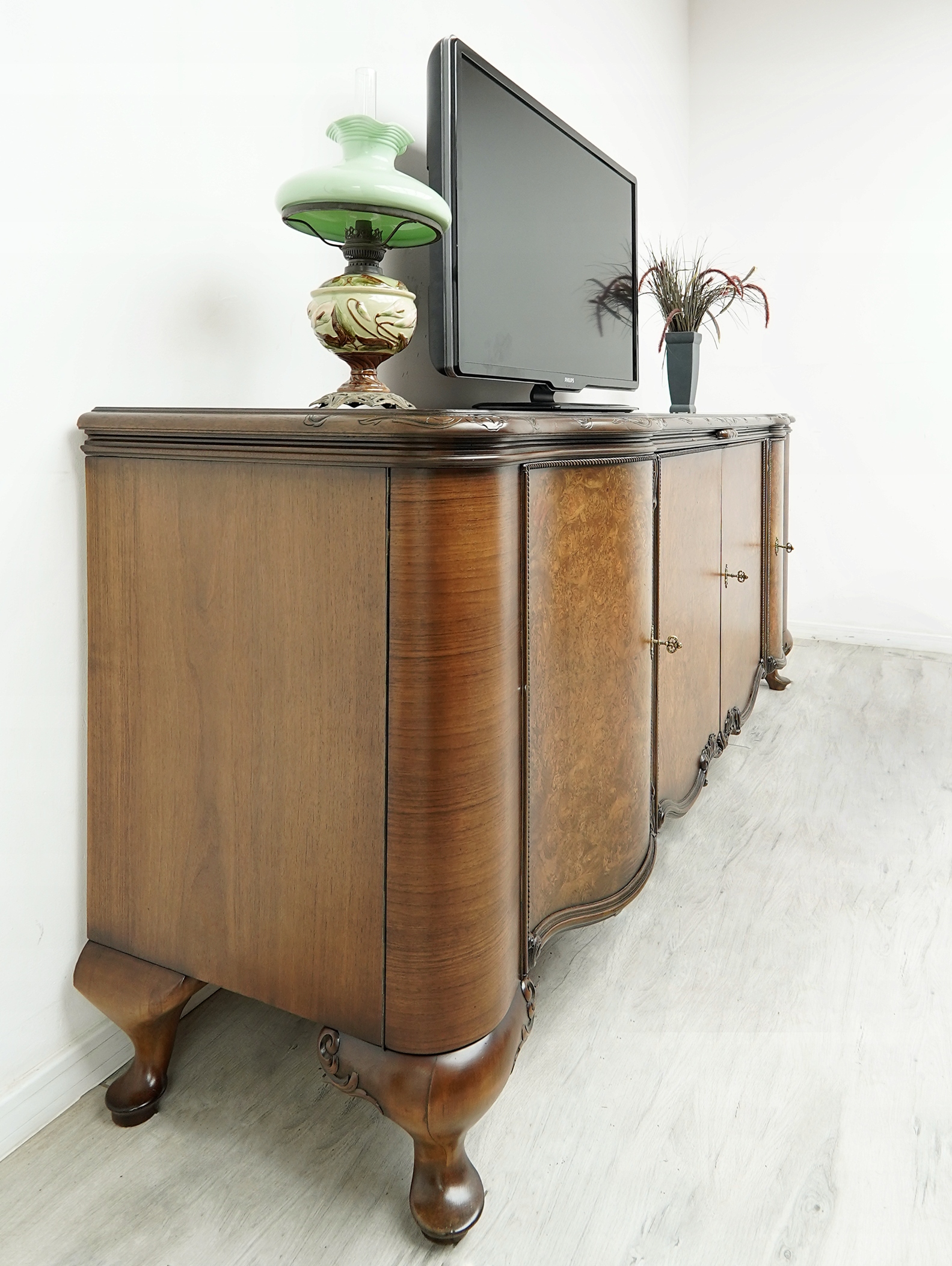 zabytkowa komoda chippendale z lat 40 tych. po renowacji. zabytkowa komoda chippendale z lat 40 tych. po renowacji.