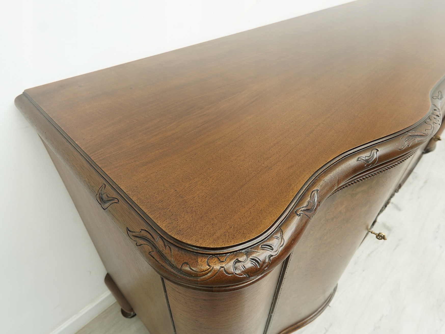 zabytkowa komoda chippendale z lat 40 tych. po renowacji. zabytkowa komoda chippendale z lat 40 tych. po renowacji.