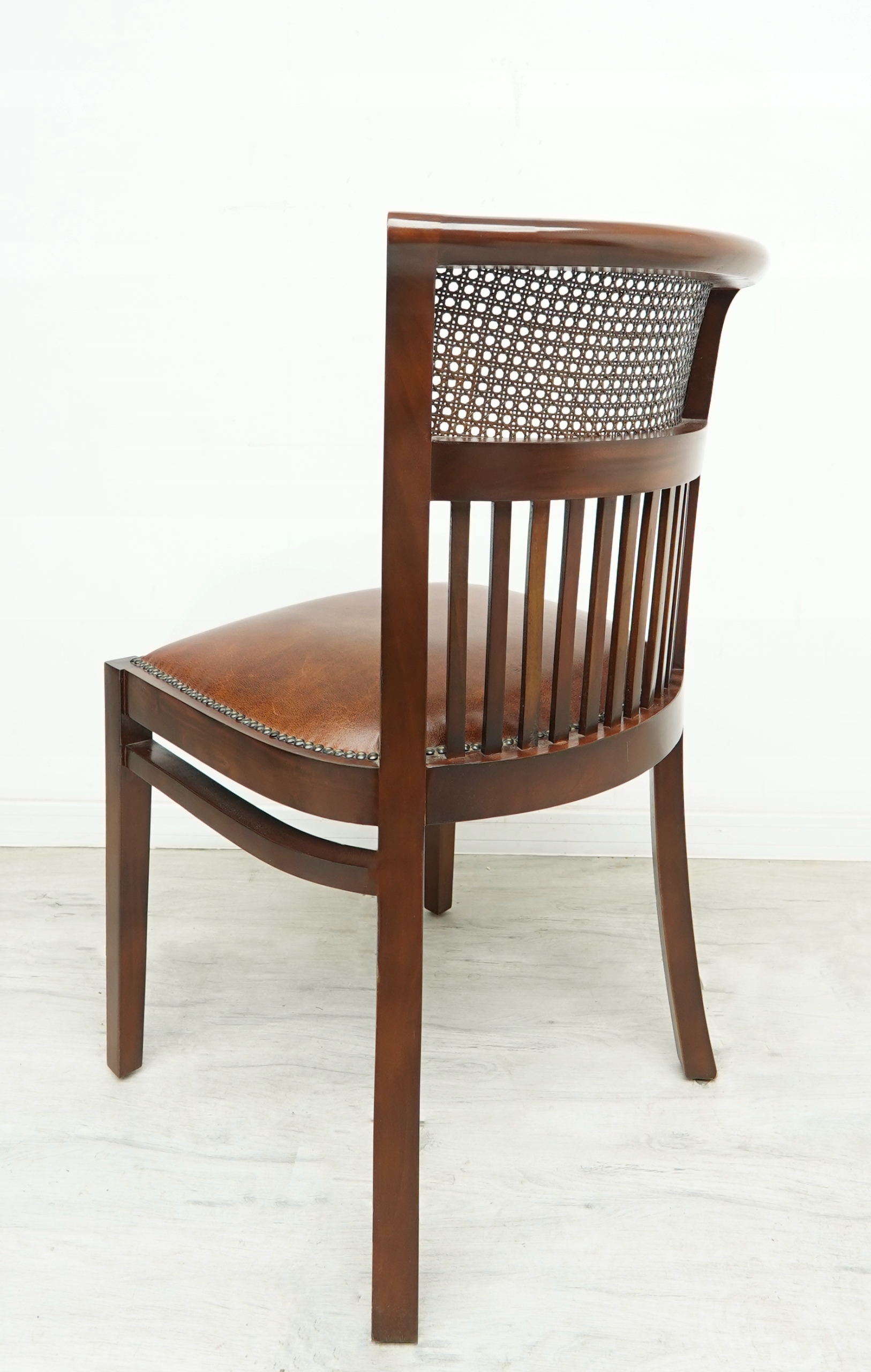 Stylowy mahoniowy fotel / krzesło z ozdobną rafią. Po renowacji. 18621345545