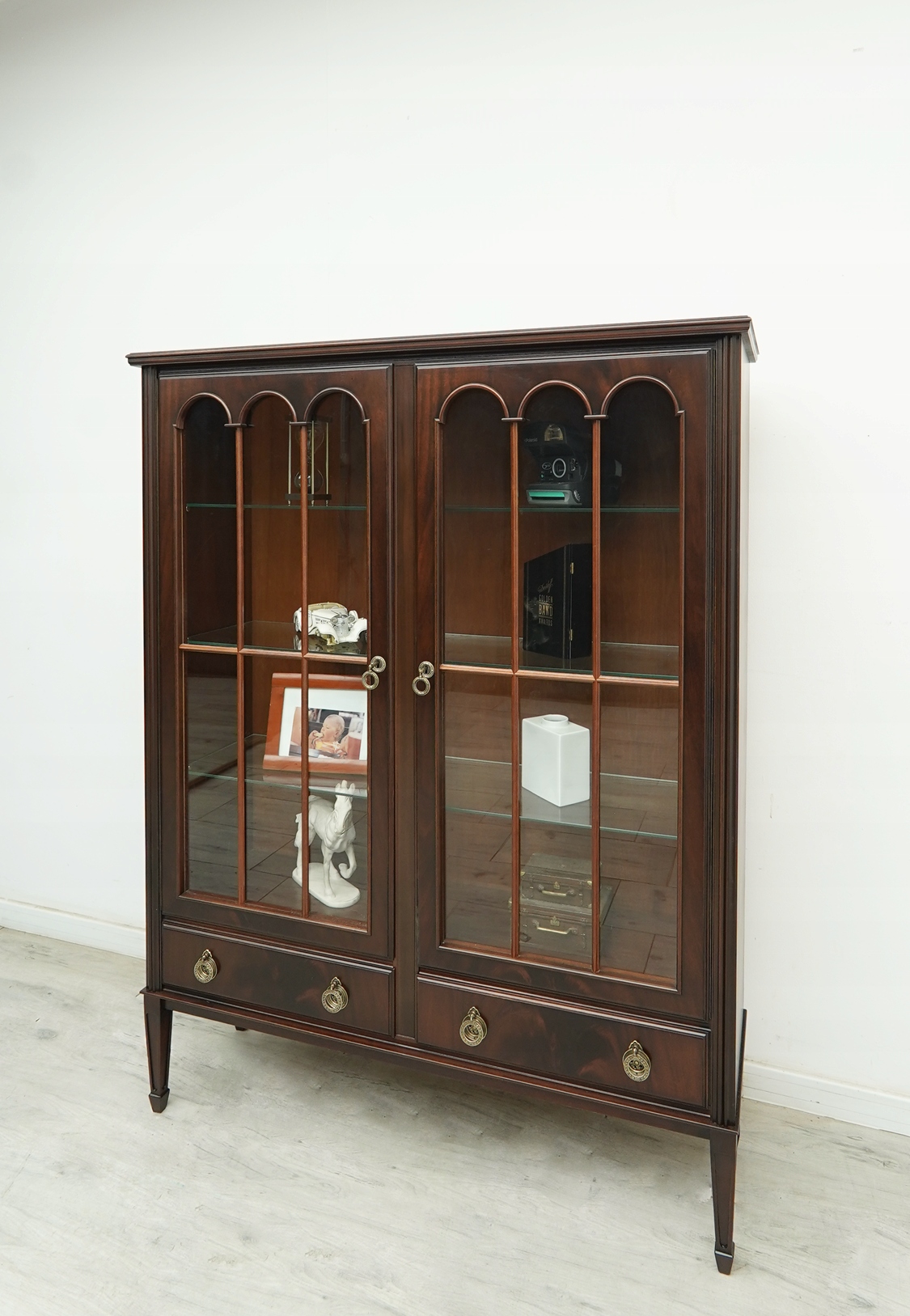 Stylowa gabinetowa witryna mahoniowa. Po renowacji. 18711581000