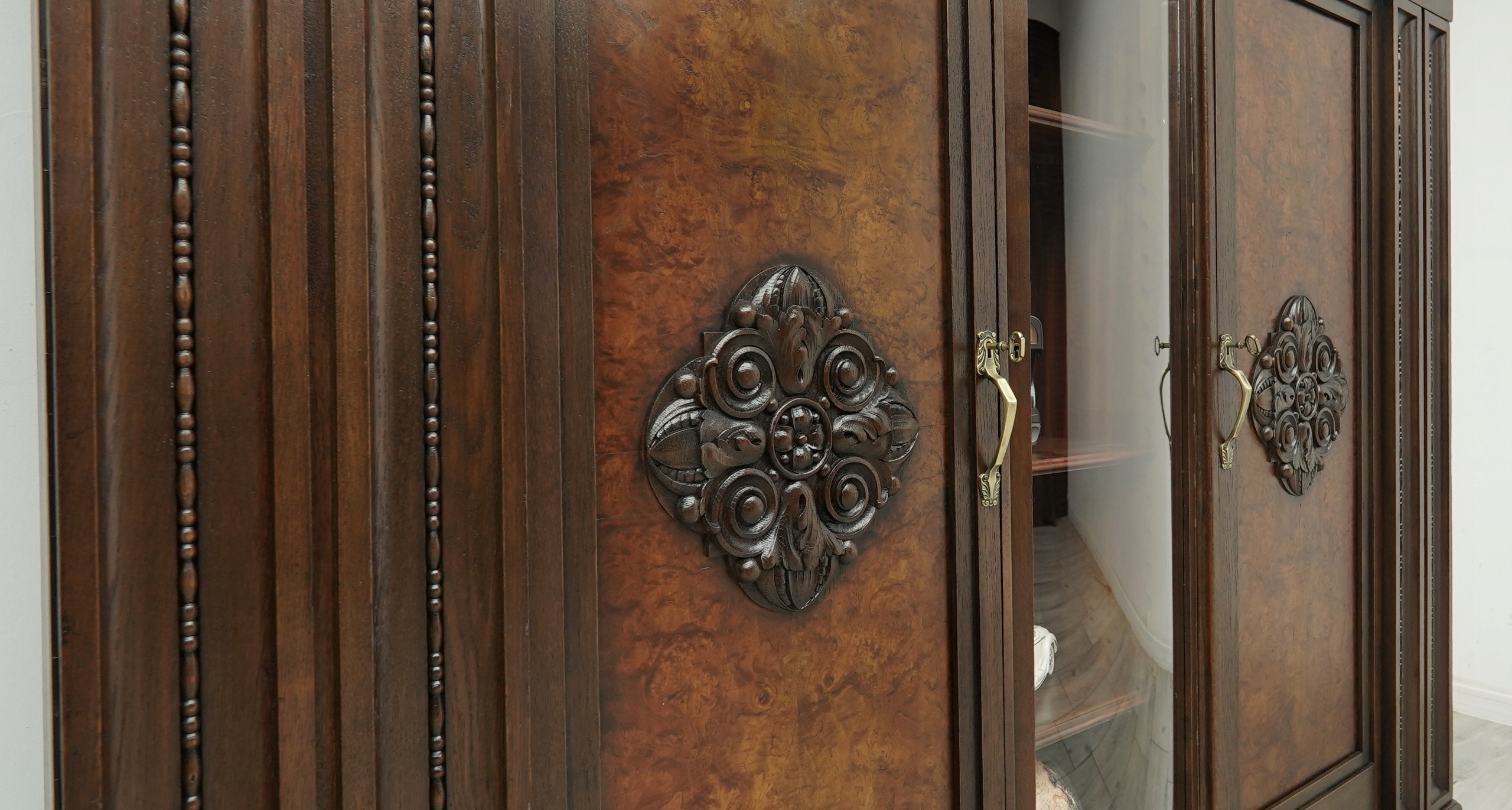 Antyk, biblioteka z lat 20-tych w stylu secesyjnym. Po renowacji. 18759877733