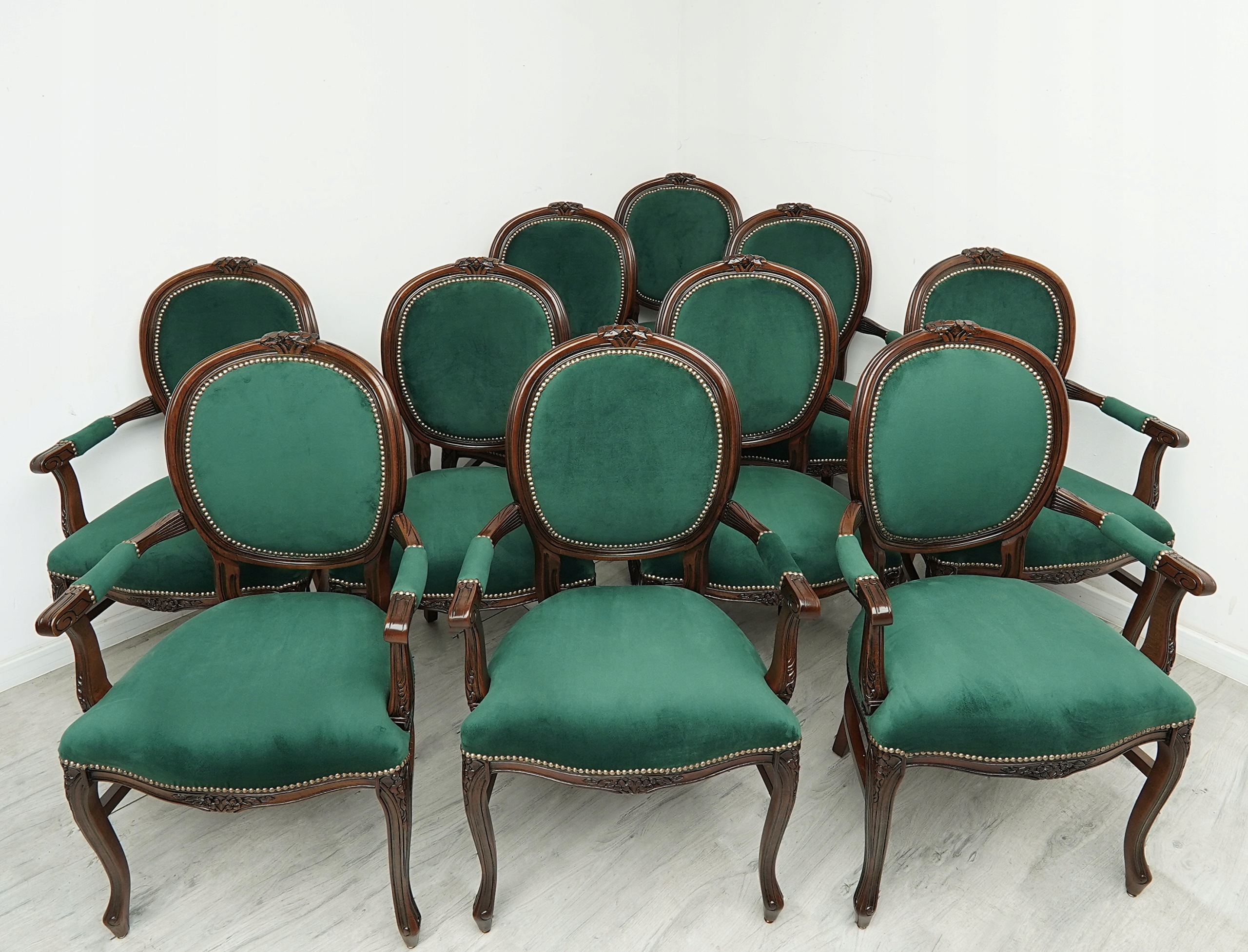 zabytkowe fotele w stylu ludwik zestaw 40 szt. po renowacji. zabytkowe fotele w stylu ludwik zestaw 40 szt. po renowacji.